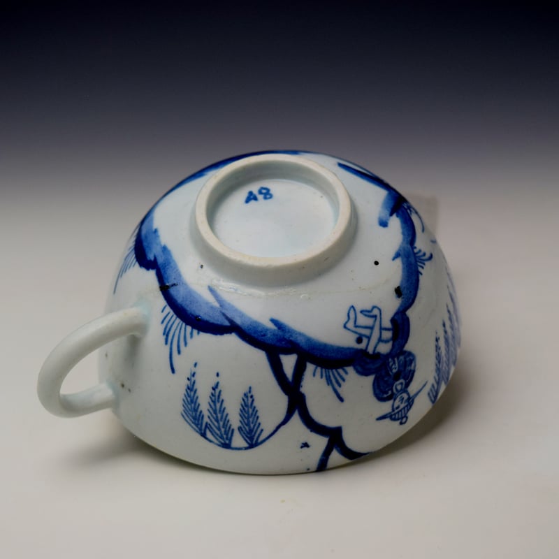 Bow Crossed Legged Chinaman Pattern Breakfast Teacup c1750-52 (6)