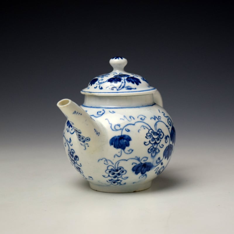 Bow Grapevine Pattern Toy Teapot and Cover c1760-70 (3)