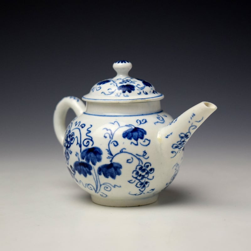 Bow Grapevine Pattern Toy Teapot and Cover c1760-70 (4)