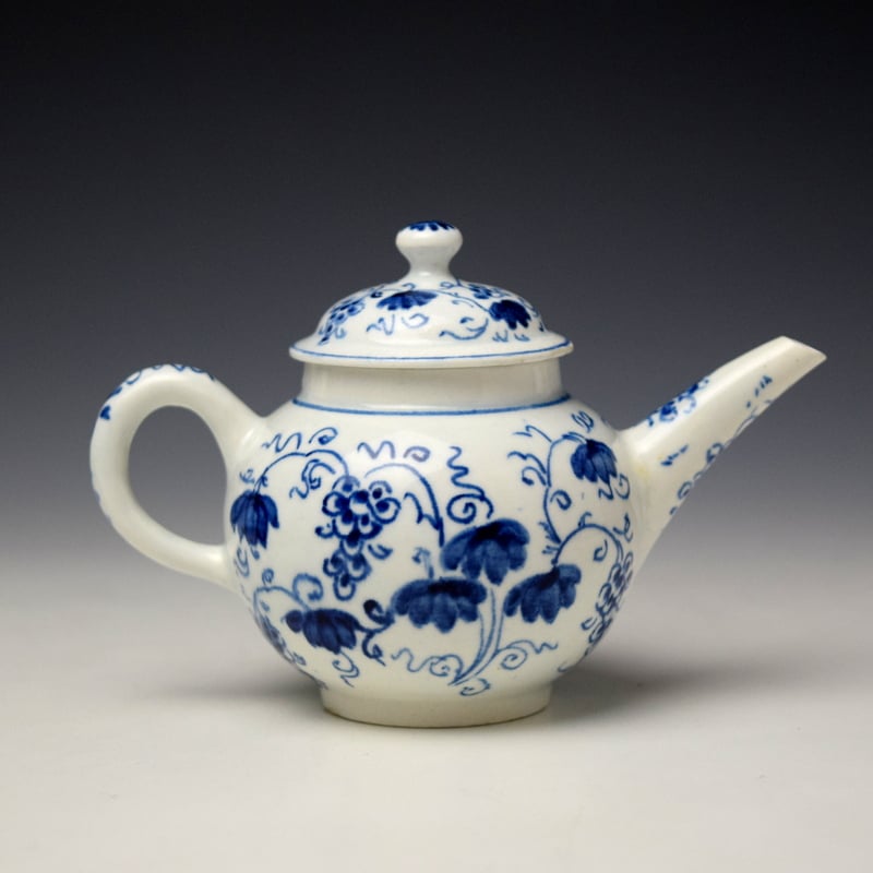 Bow Grapevine Pattern Toy Teapot and Cover c1760-70 (5)