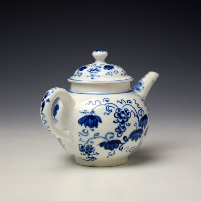 Bow Grapevine Pattern Toy Teapot and Cover c1760-70 (6)