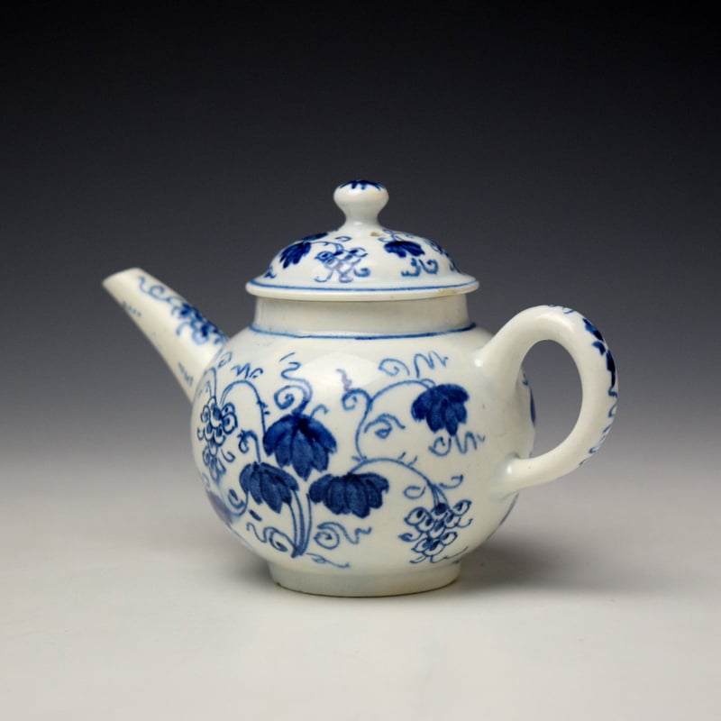 Bow Grapevine Pattern Toy Teapot and Cover c1760-70 (7)