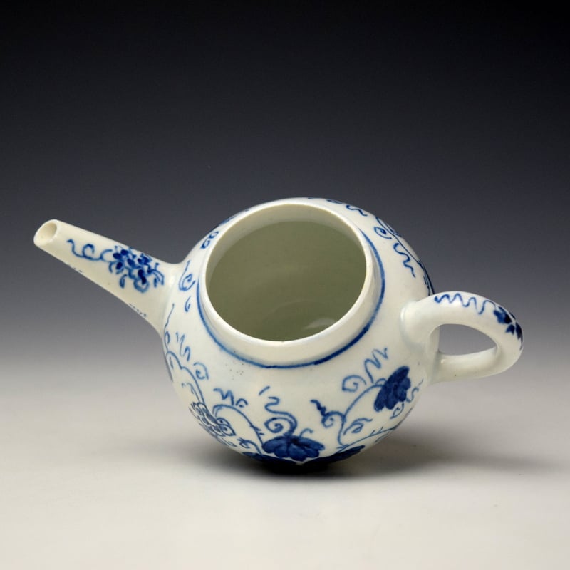 Bow Grapevine Pattern Toy Teapot and Cover c1760-70 (8)