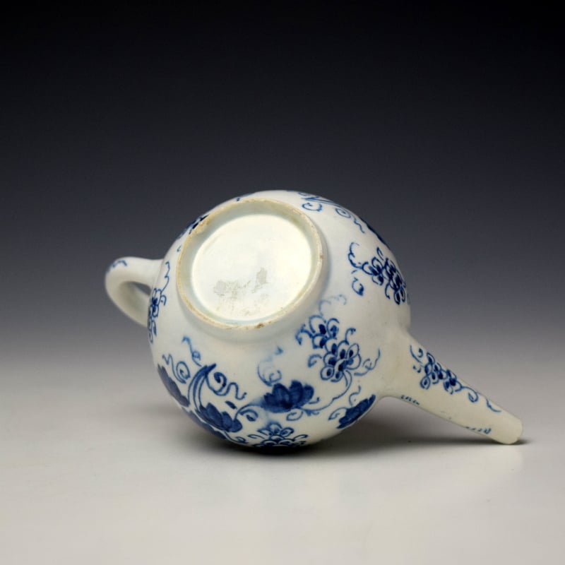 Bow Grapevine Pattern Toy Teapot and Cover c1760-70 (9)