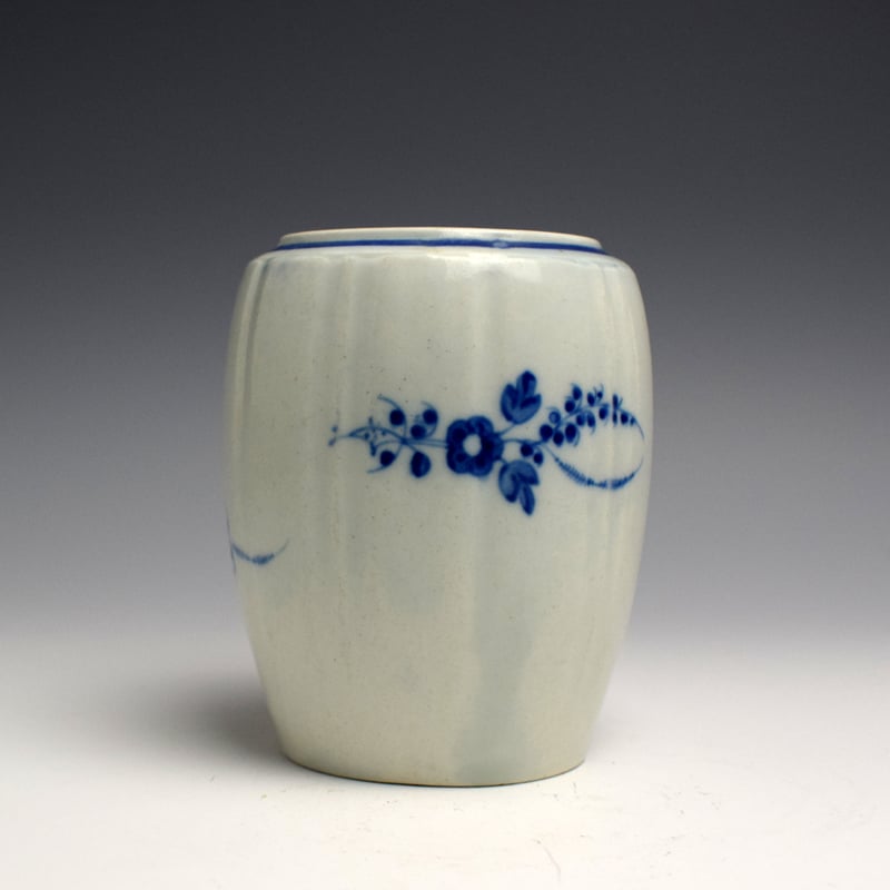 Chantilly Sprigs Pattern Cylindrical Tea Caddy c1785