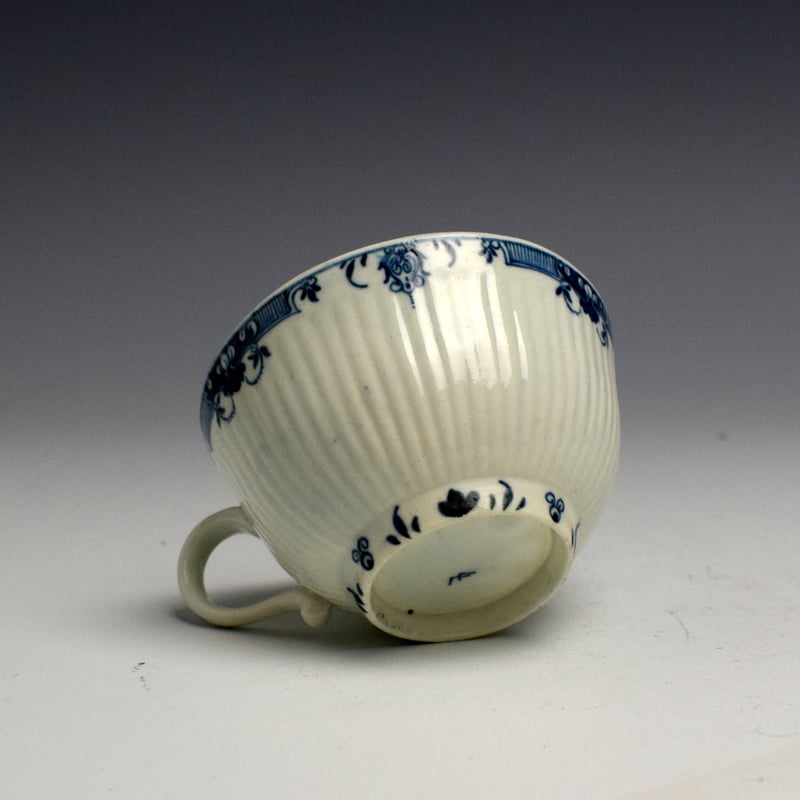 Early Worcester Rib Moulded Tea Cup and Saucer with Lambrequin Border c1760 (6)