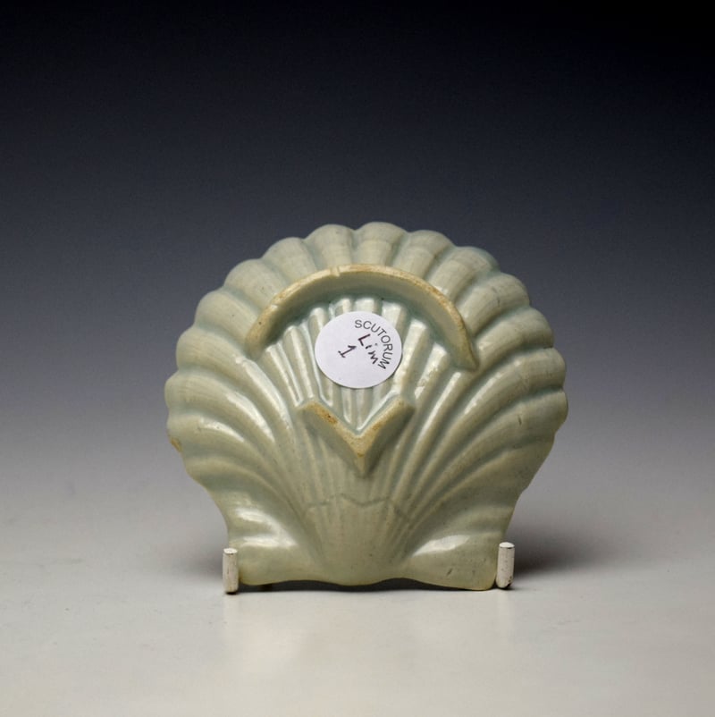 Limehouse Precious Object Pattern Shell Shaped Pickle Dish c1747-48 (2)