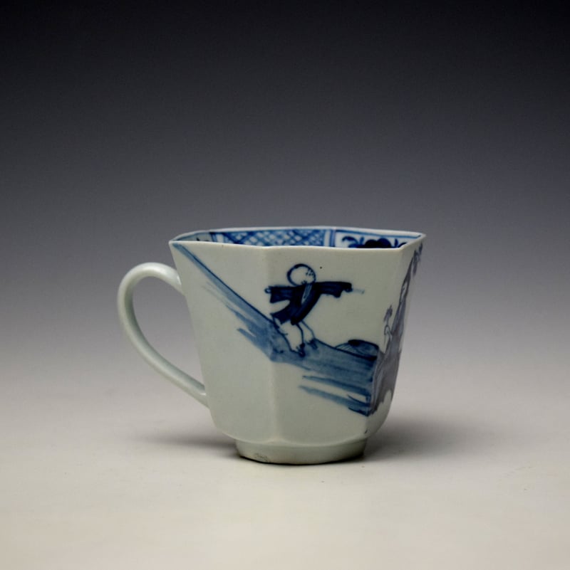 Liverpool Richard Chaffers Jumping Boy Pattern Hexagonal Handled Beaker and Stand c1756-60 (4)
