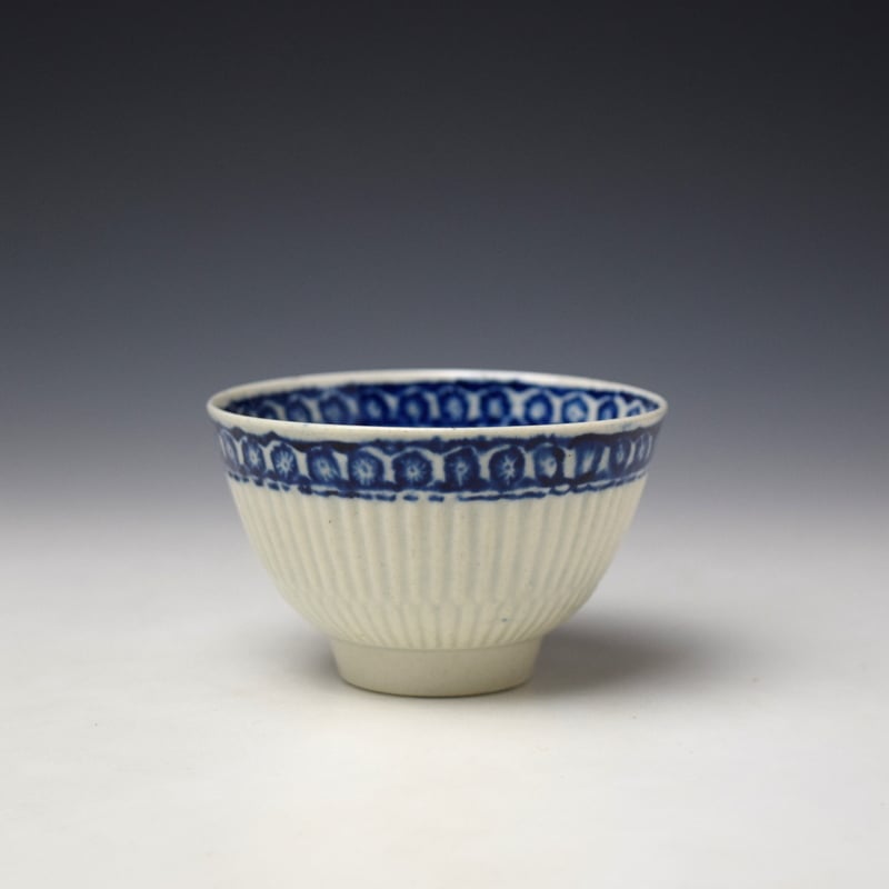 Liverpool Seth Pennington Cell Border Ribbed Teabowl and Saucer c1785-95 (2)