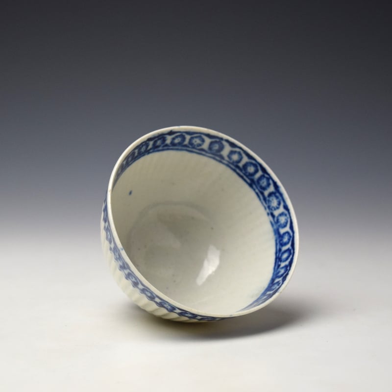 Liverpool Seth Pennington Cell Border Ribbed Teabowl and Saucer c1785-95 (3)