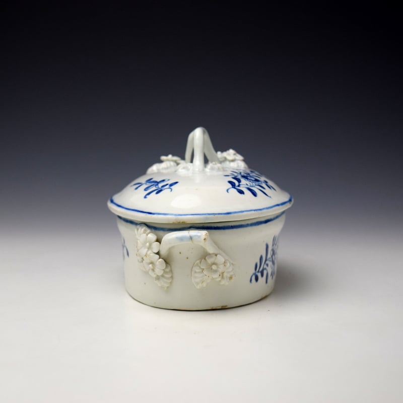 Lowestoft Daisy Pattern Butter Tub Cover and Stand c1770-75 (4)