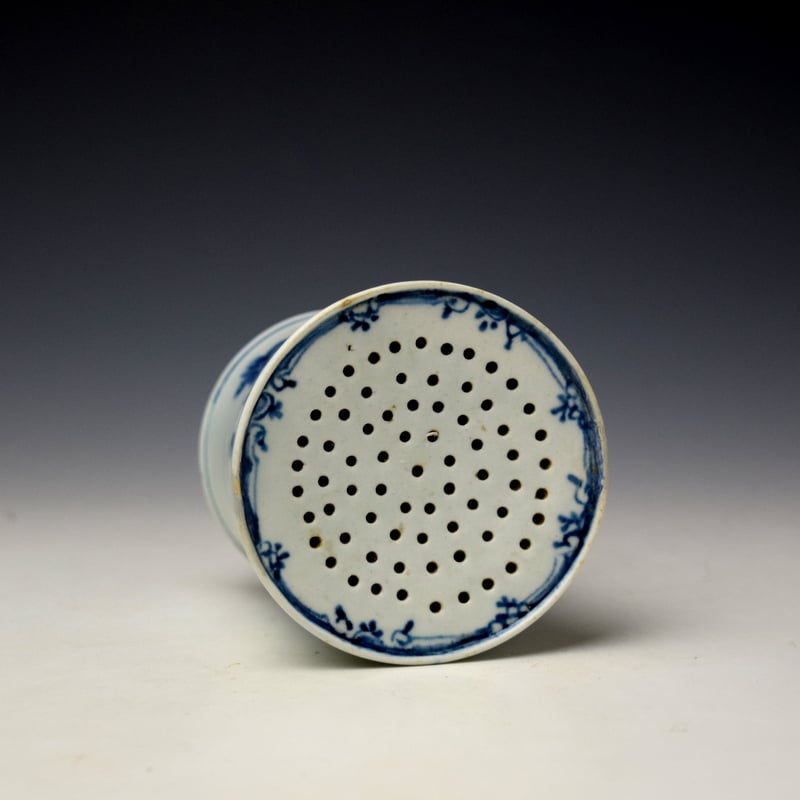 Lowestoft Floral Pattern Pounce Pot c1765-68 (4)