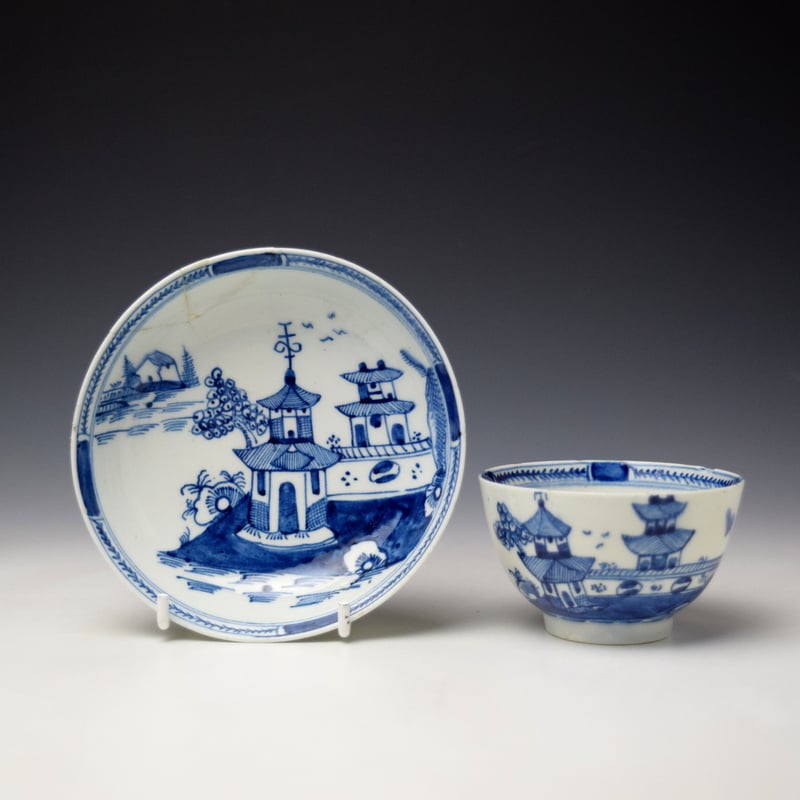 Uncommon Gatehouse and Walled Garden Pattern Teabowl and Saucer c1785-90