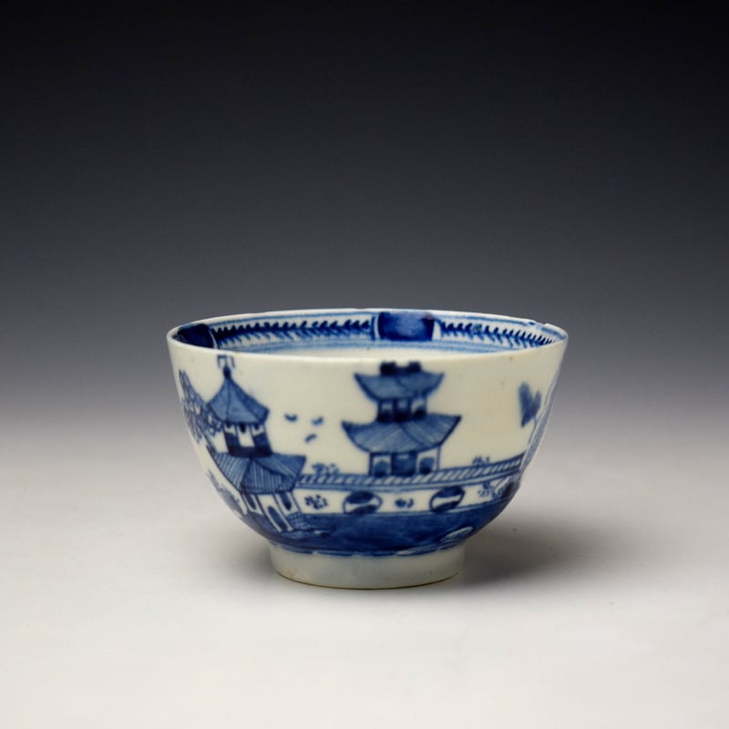 Lowestoft Gatehouse and Walled Garden Pattern Teabowl and Saucer c1785-90 (2)