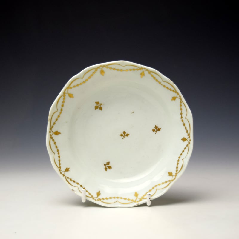 Lowestoft Gilded Border Teabowl and Saucer c1790-1800 (7)