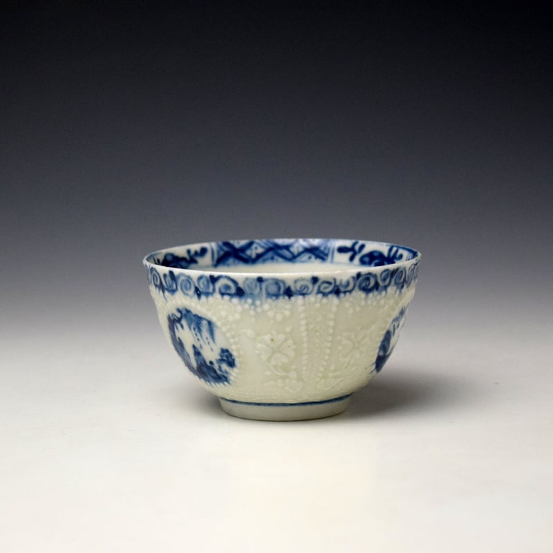 Lowestoft Hughes Moulded Teabowl and Saucer c1760-64 (5)