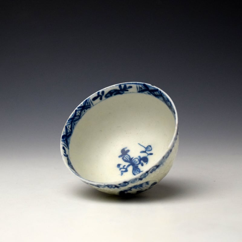Lowestoft Hughes Moulded Teabowl and Saucer c1760-64 (6)
