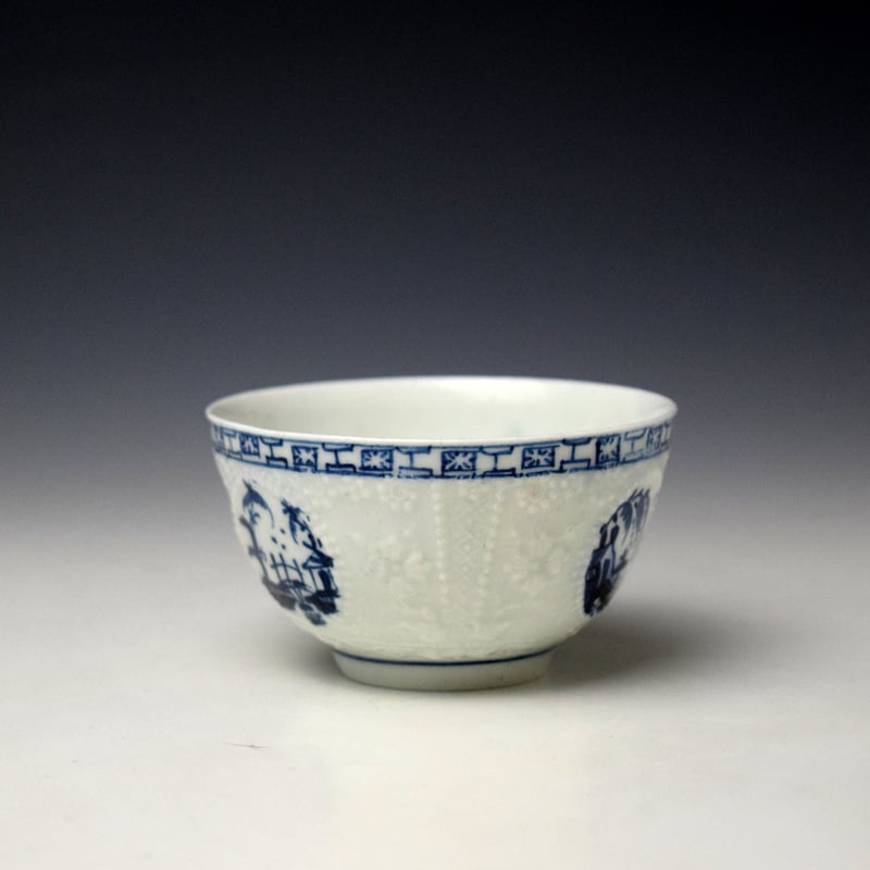 Lowestoft Hughes Moulded Teabowl and Saucer c1764-70 (5)