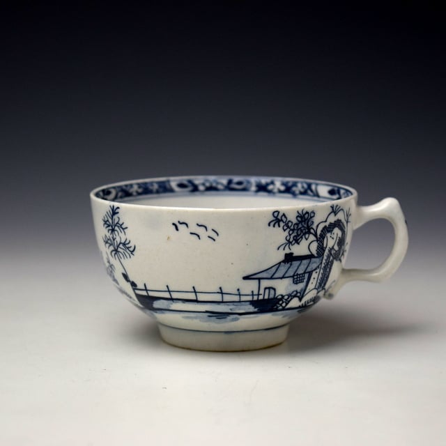 Lowestoft Longbridge and House Pattern Teacup and Saucer c1770-80 (2)