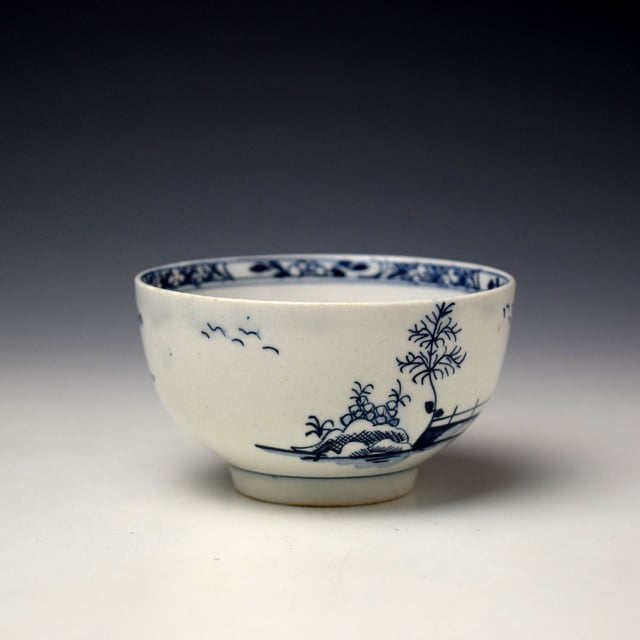 Lowestoft Longbridge and House Pattern Teacup and Saucer c1770-80 (3)
