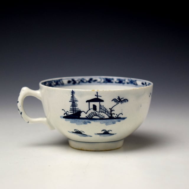 Lowestoft Longbridge and House Pattern Teacup and Saucer c1770-80 (4)