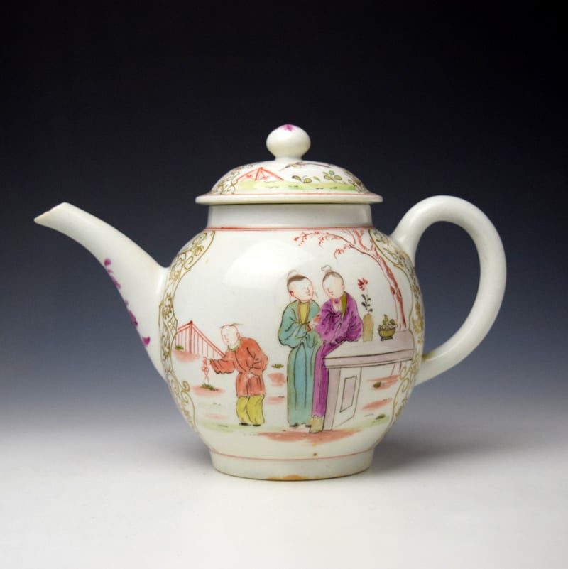 Lowestoft Mandarin Man Holding a Flag Pattern Teapot and Cover c1785-90 (1)
