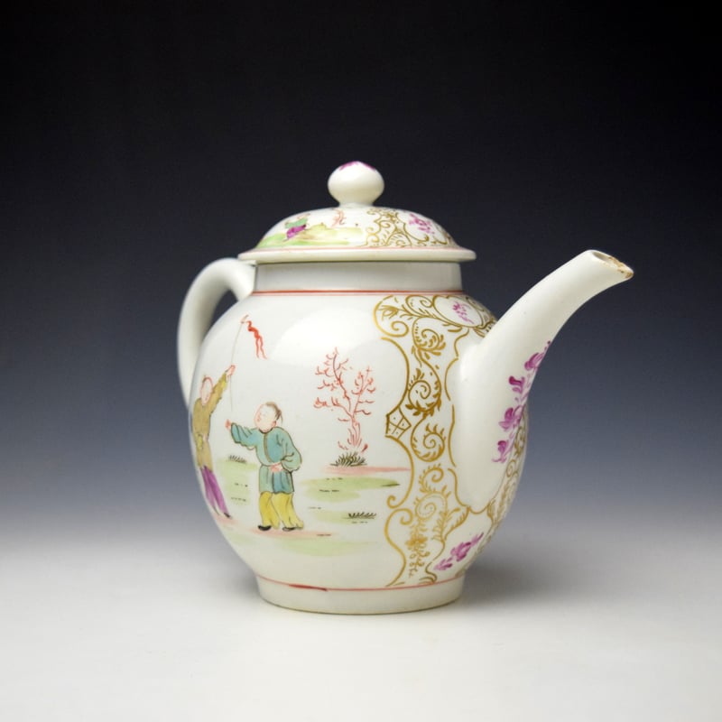 Lowestoft Mandarin Man Holding a Flag Pattern Teapot and Cover c1785-90 (3)