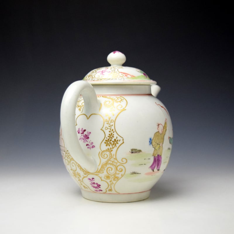 Lowestoft Mandarin Man Holding a Flag Pattern Teapot and Cover c1785-90 (5)
