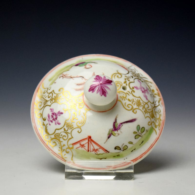 Lowestoft Mandarin Man Holding a Flag Pattern Teapot and Cover c1785-90 (9)