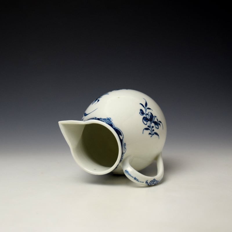 Lowestoft Mansfield Pattern Milk Jug and Cover c1770-80 (7)