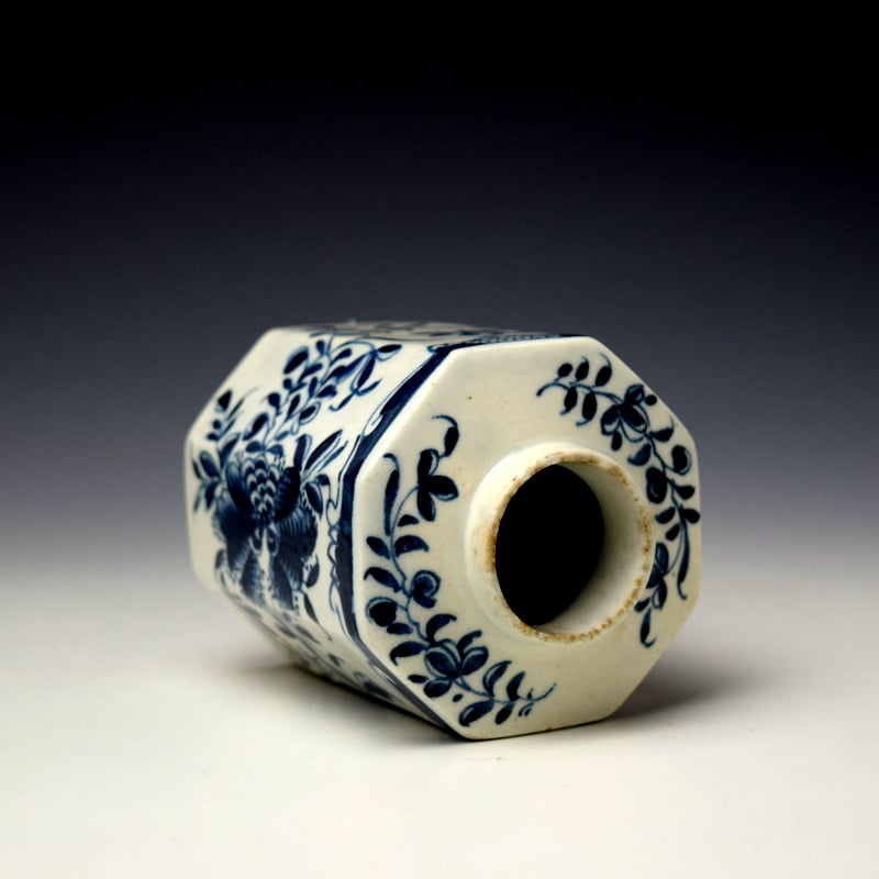 Lowestoft Mansfield Pattern Octagonal Teacanister and Cover c1768-70 (5)