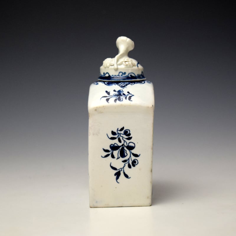 Lowestoft Mansfield Pattern Tea Canister and Cover c1770-80 (2)