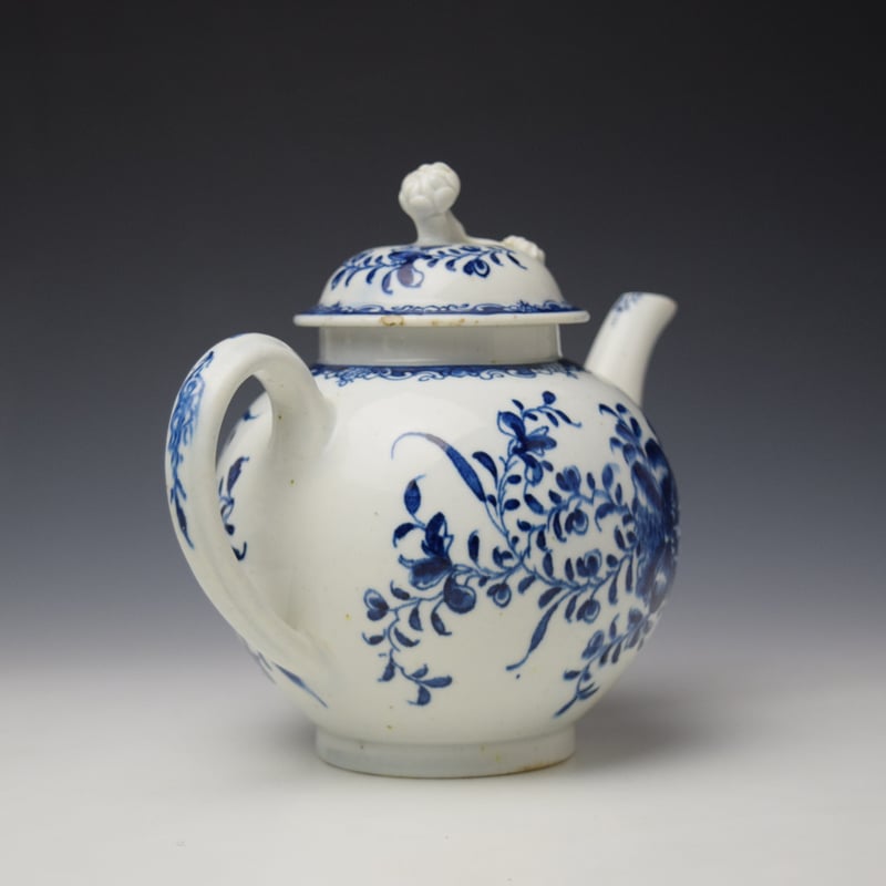 Lowestoft Mansfield Pattern Teapot and Cover c1770-80 (2)