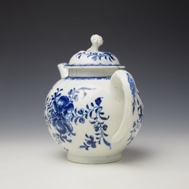 Lowestoft Mansfield Pattern Teapot and Cover c1770-80 (3)
