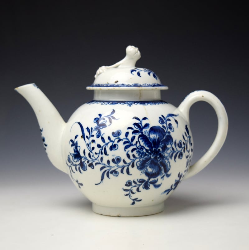 Lowestoft Mansfield Pattern Teapot and Cover c1770-80 (4)