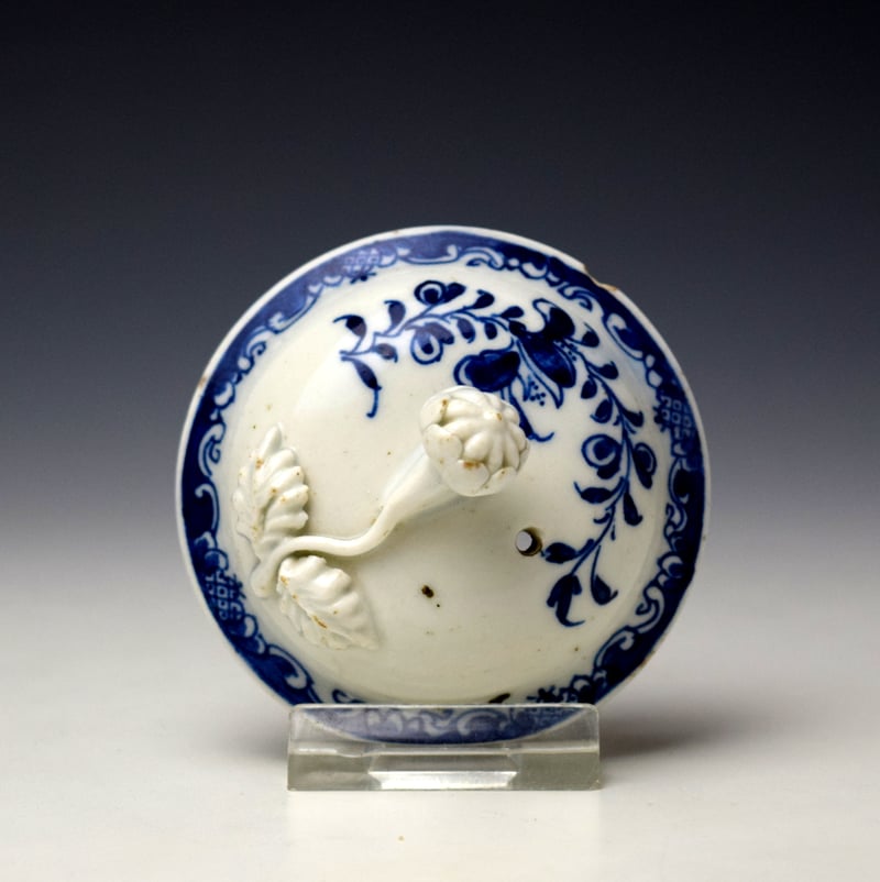 Lowestoft Mansfield Pattern Teapot and Cover c1770-80 (9)