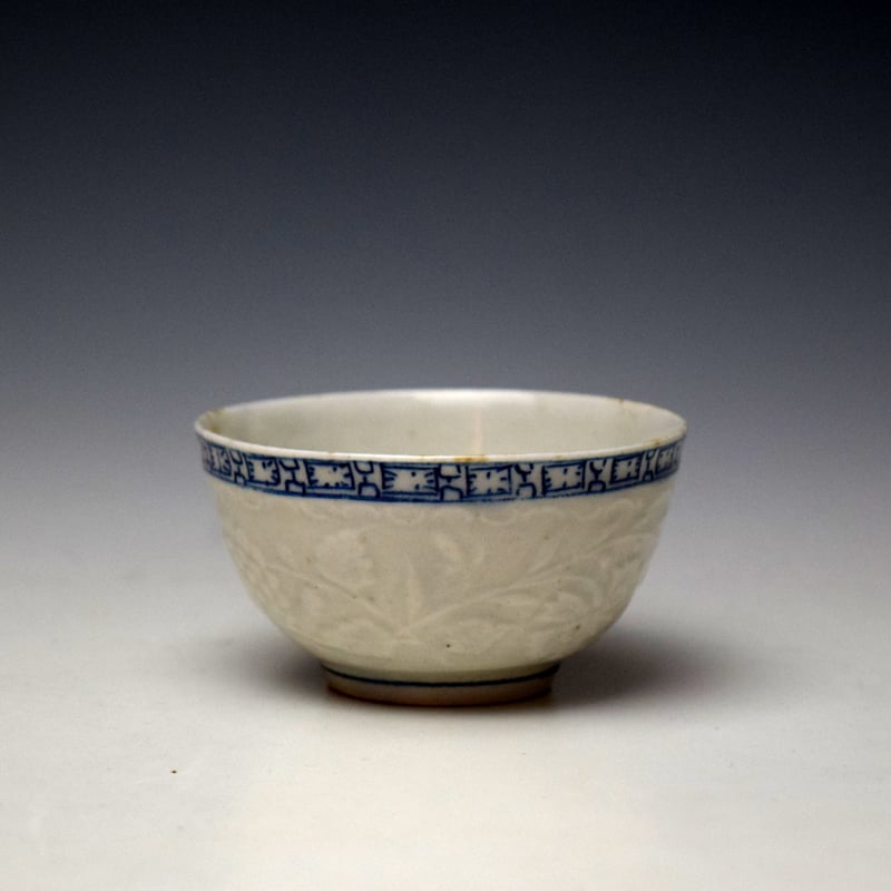 Lowestoft Moulded Floral Sprays Pattern Teabowl and Saucer c1763-65 (2)
