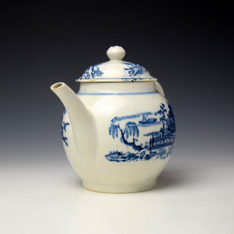 Lowestoft Pagoda and Man Crossing a Bridge Pattern Teapot and Cover c1775-80 (2)