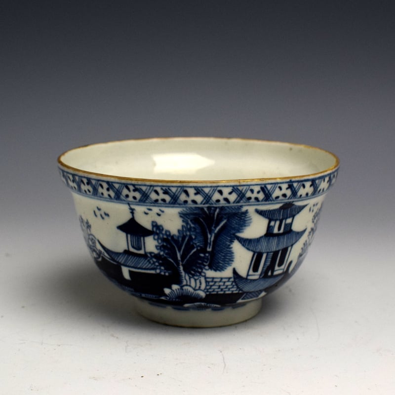 Two Pagoda and Willow Pattern Sucrier Base c1785-90