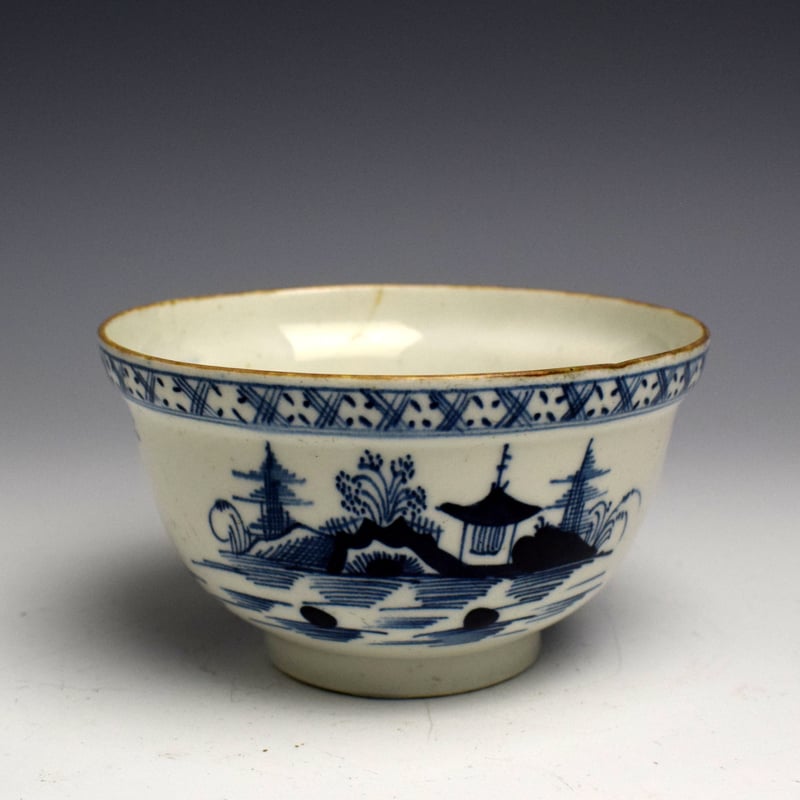 Lowestoft Pagoda and Willow Pattern Sugar Bowl c1780 (2)