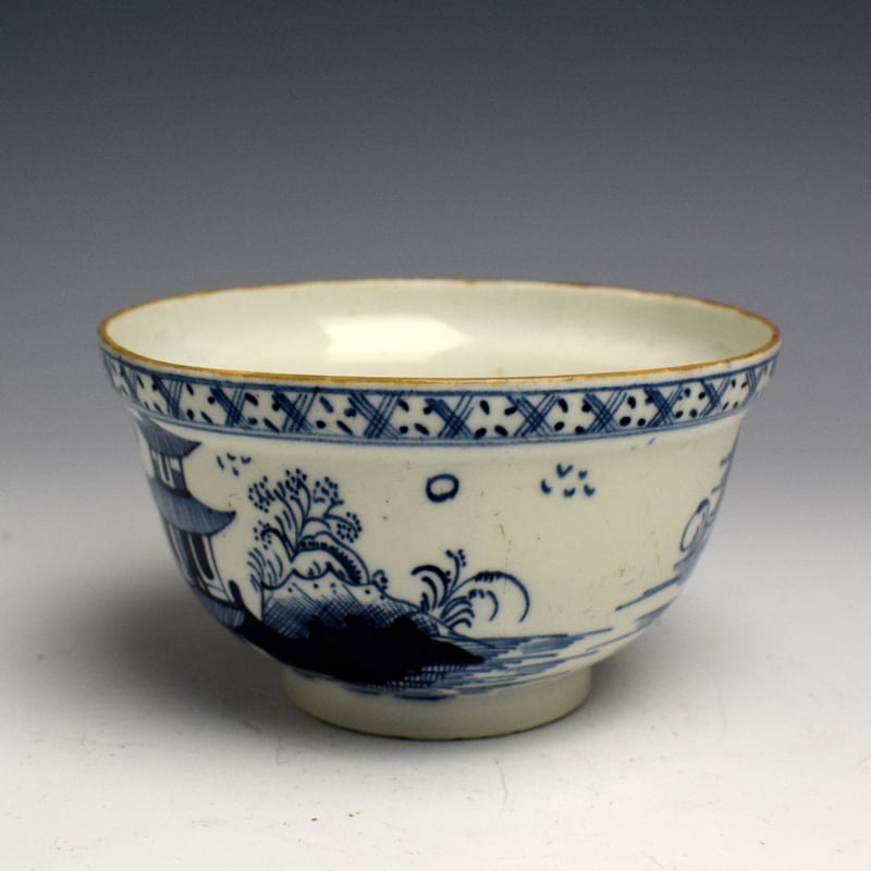 Lowestoft Pagoda and Willow Pattern Sugar Bowl c1780 (3)