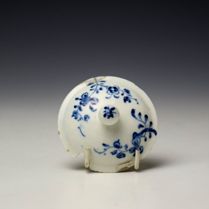 Lowestoft Prunus Root Pattern Mustard Pot and Cover c1765-70 (7)