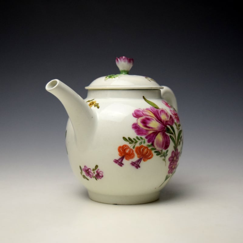 Lowestoft Tulip Painter Floral Pattern Teapot and Cover c1770-72 (2)