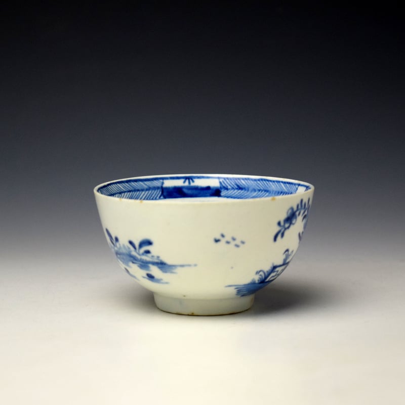 Lowestoft Vase Fence and Crowned Rock Pattern Teabowl and Saucer c1790-95 (2)