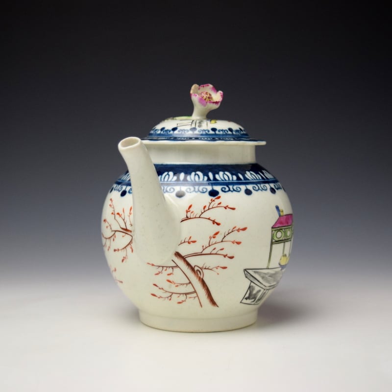 Worcester Boy in The Window Pattern Teapot and Cover c1770-75 (2)