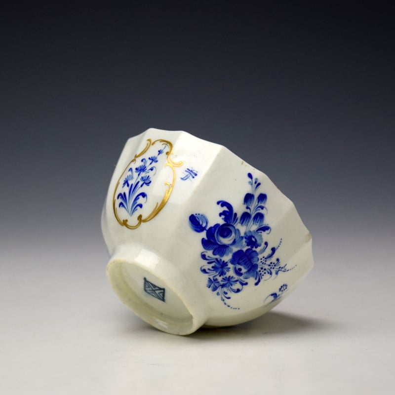 Worcester Fluted Dry Blue Floral Pattern Teabowl and Saucer c1770-75 (7)