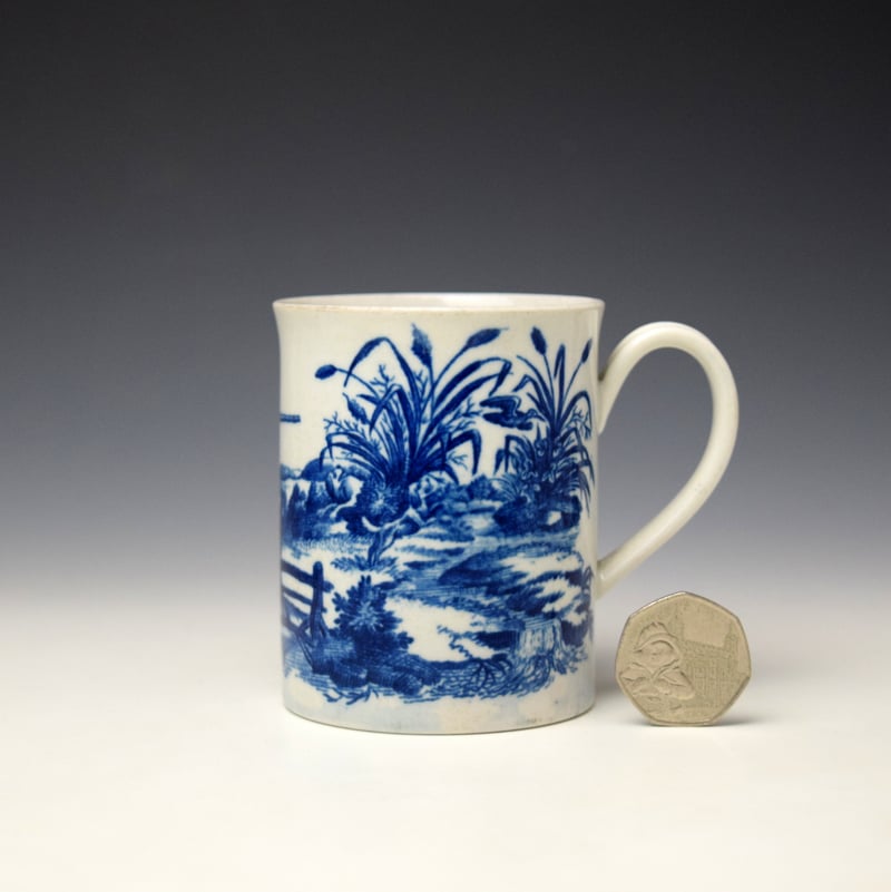 Worcester Man Aiming a Gun Pattern Small Mug c1775-85 (2)