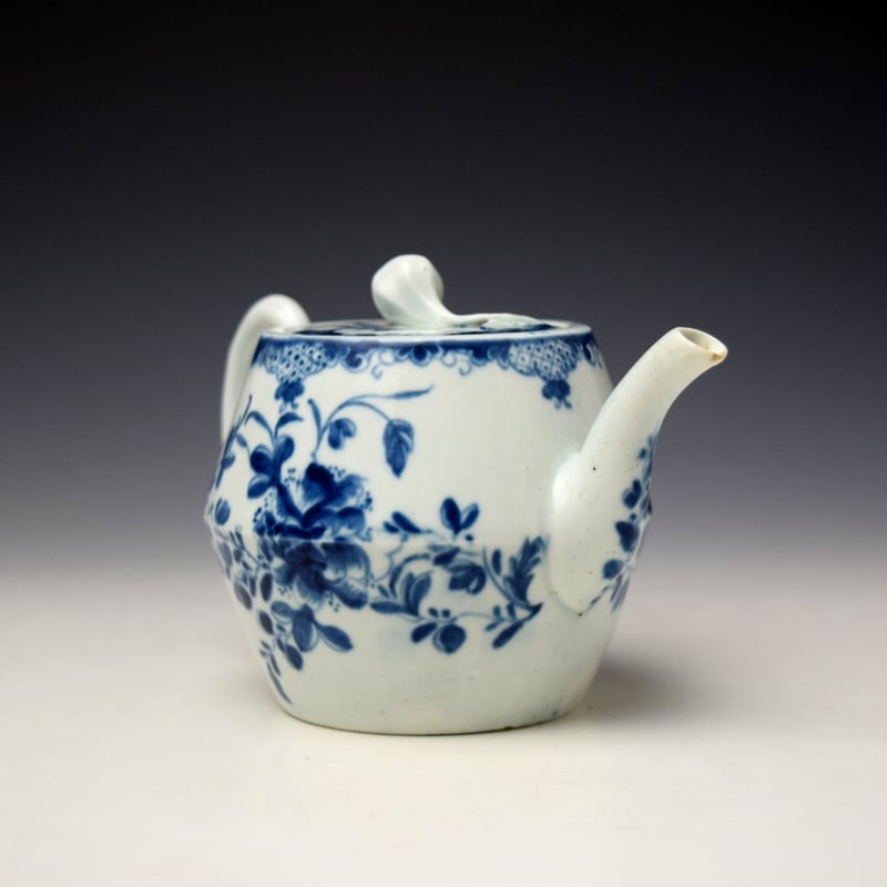 Worcester Mansfield Pattern Angular Teapot and Cover c1756-58 (3)