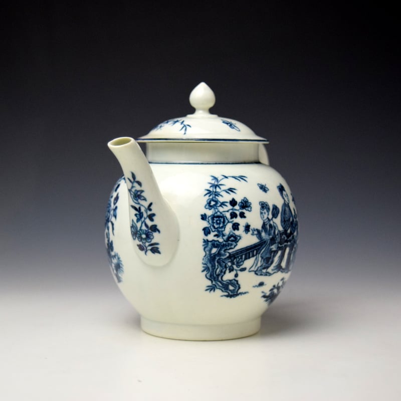 Worcester The Three Ladies Pattern Teapot and Cover c1770-80 (2)