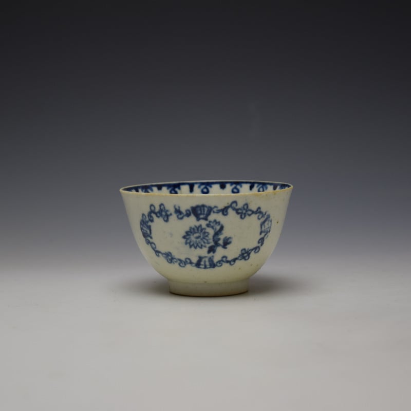 Liverpool John Pennington Scallop Shell and Flower Pattern Teabowl and Saucer c1780-85 (2)